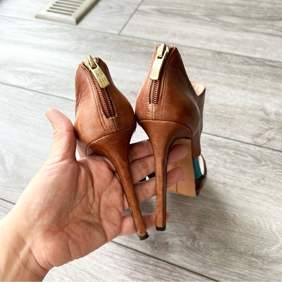 VINCE CAMUTO CANADAY TWO BAND HIGH HEEL PLATFORM SANDAL - Picture 8 of 15